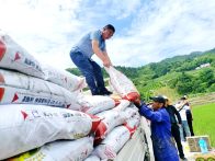 农资送货到田 　助力夏耕夏种   