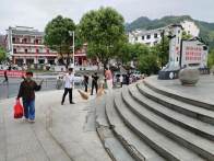 官渡镇：干群同心开展路域环境整治