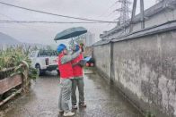 县供电公司开展雨后特巡 筑牢用电安全网