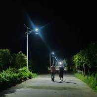 擂鼓镇腰庄村路灯投入使用