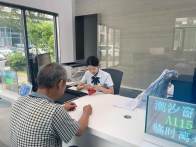 县数据局：速解特殊群众难题 彰显高效服务风范