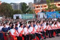 我县为立功受奖军人家属集中送喜报