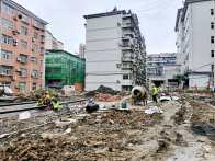 综合执法拆违建　小区变亮暖民心 