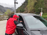 县融媒体中心在联系村开展防火宣传