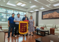 县住建局高效铺就乡村“幸福路”获致谢锦旗