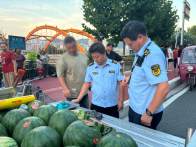 城关市场监管所夜查作弊秤