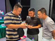 我县举行第二届绿松石公盘交易会 8.3吨绿松石参加竞拍