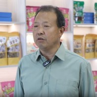 陈宝：菌棒生金  茶香富民