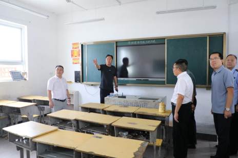 县领导督导调研秋季开学准备工作