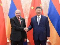 习近平会见亚美尼亚总理帕什尼扬