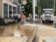 我县开展“洁净竹山”行动以靓丽市容喜迎国庆