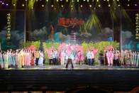 原創(chuàng)音舞詩(shī)畫(huà)劇《遇見(jiàn)竹山》雨中開(kāi)演 沉浸式解鎖竹山千年文化密碼