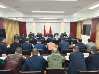 县委理论学习中心组开展集体学习