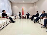 王麗媛會見湖北一專汽車董事長鐘于祥