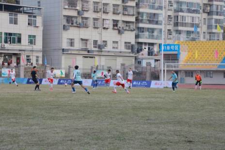 十堰首届足球超级联赛在竹山激情开赛