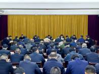 县委理论学习中心组开展集体学习