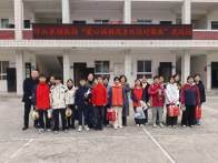 县财政局“爱心妈妈”到竹坪乡开展“高关怀”学生走访活动