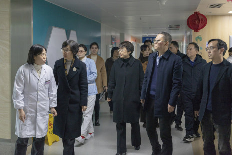 湖北医药学院党委书记郑丹凤来我县调研