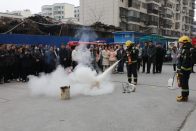 县消防救援大队开展高层建筑消防演练