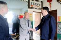 汪正义走访慰问高龄老人、困难群众