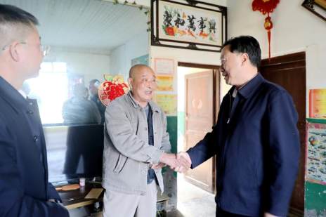 汪正义走访慰问高龄老人、困难群众