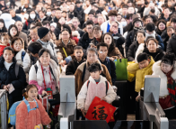 新春走基层丨武汉三座火车站绘出春运“立体拼图”
