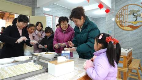 情系龙井　爱暖童心