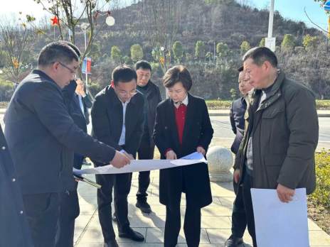 王丽媛调研麻家渡镇绿松石二级交易市场建设