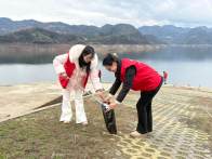 我县青年志愿者争当守水护水先锋