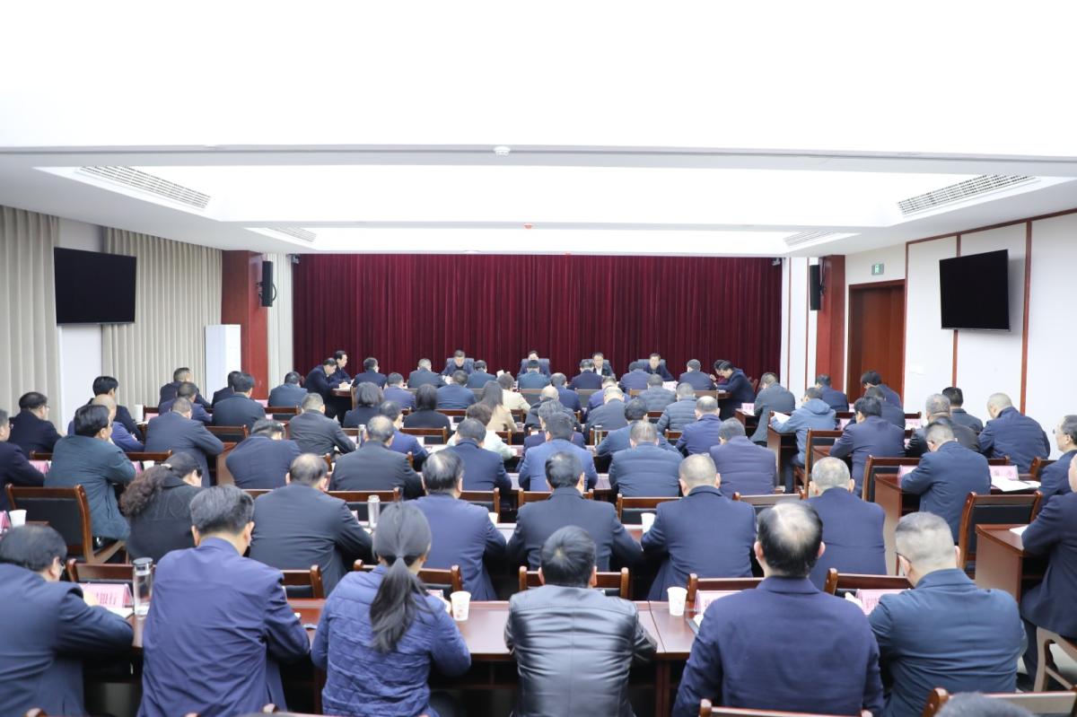 县委理论学习中心组开展集体学习    