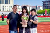 六个娃儿一个“爸”