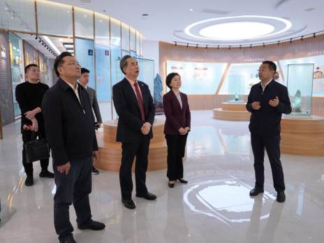 周大生珠宝董事长周宗文考察我县绿松石产业