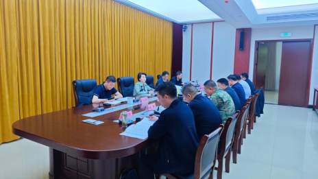 县委理论学习中心组开展集体学习