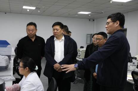 市公共检验检测中心调研我县绿松石产业