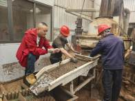  聞坤：把廢料變成“香餑餑”