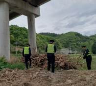 县交通运输综合执法大队开展桥下空间排查整治行动