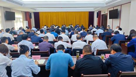 县委理论学习中心组开展集体学习