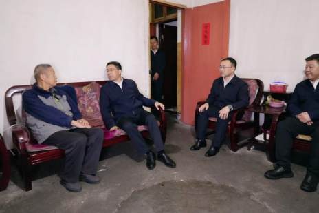 縣委書記曾祥成看望慰問退休老干部