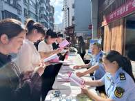 縣市場監督管理局開展“5·25愛膚日”化妝品科普宣傳活動