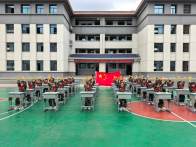 潘口小学开展“桌越成长　舞动校园”课桌操展示活动