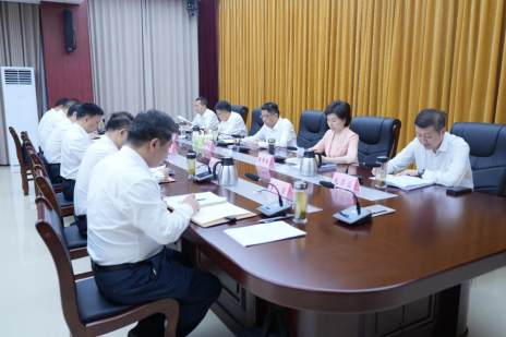 曾祥成主持召開縣委常委會會議