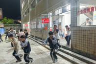 宝丰中学举行夜间消防应急疏散演练