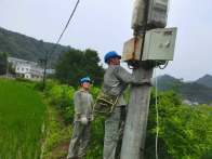 县供电公司：端午假期坚守岗位 为铁塔专线排障送电