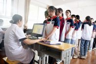 潘口中学适龄女生免费接种HPV疫苗