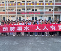 红卫小学：签名筑防线 安全记心间