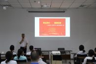 县司法局：律师进园区开展普法宣讲