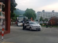得胜镇：派出所“护航”181名学生赴县城参加中考