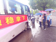 官渡镇中心学校：雨中“出征”战中考