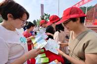 县自然规划局联合农业部门开展6·25“土地日”宣传活动