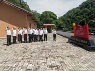 参观红色教育基地　传承红色革命精神